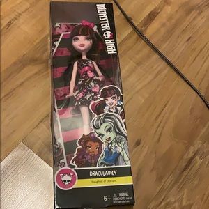 Monster High Doll Draculaura NWT
